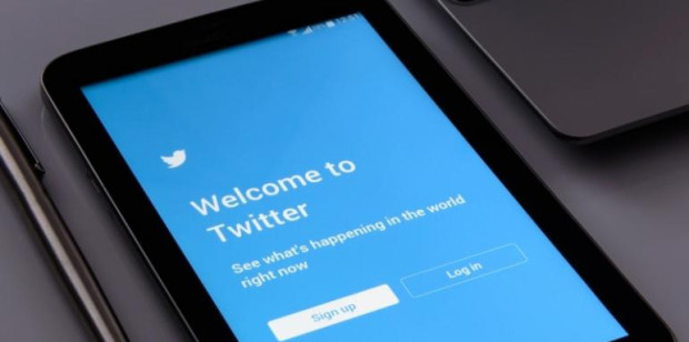 Социалната мрежа Twitter ще добавя специални етикети към туитовете които