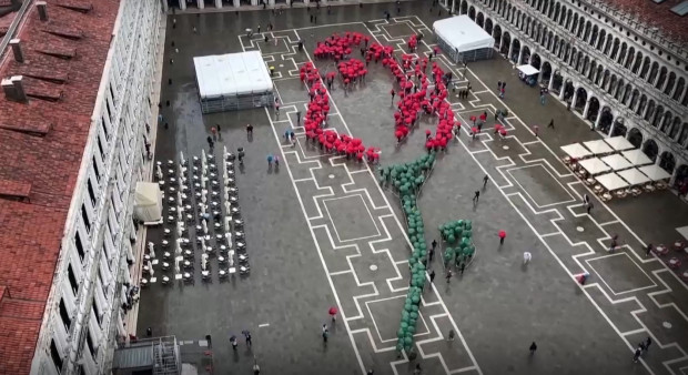 Стотици жители на Венеция се събраха на емблематичния площад Сан