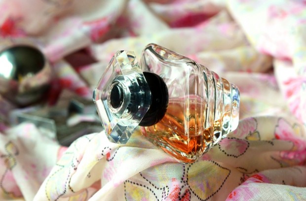 Зелен петък за събиране на шишенца от парфюми за рециклиране